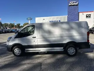 Ford Transit 2025 250 3 puertas SWB techo bajo furgón de carga