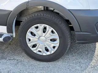Ford Transit 2025 250 3 puertas SWB techo bajo furgón de carga