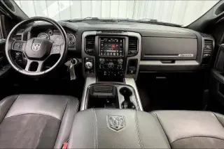 Ram 1500 2017 4x4 Rebel 4 puertas Crew Cab pickup 5.5 pies