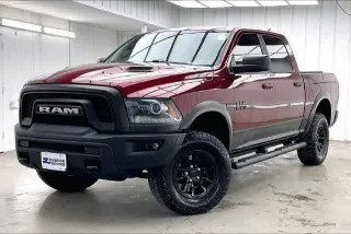Ram 1500 2017 4x4 Rebel 4 puertas Crew Cab pickup 5.5 pies
