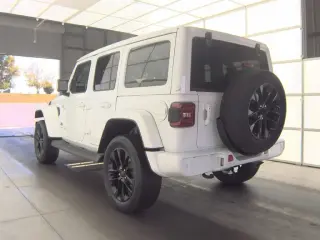 Jeep Wrangler Unlimited 2022 4x4 Sahara 4dr SUV