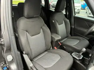 Jeep Renegade 2021 Latitude 4dr SUV