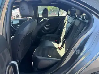 Mercedes-Benz Clase A 2019 AWD A 220 4MATIC 4dr Sedán