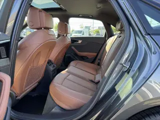 Audi A4 2021 AWD quattro S line Premium Plus 45 TFSI 4dr Sedán
