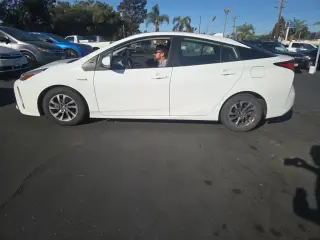 Toyota Prius 2022 XLE 4dr Hatchback