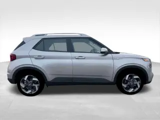 Hyundai VENUE 2026 SEL 4dr Crossover con Techo de Dos Tonos