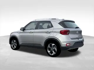 Hyundai VENUE 2026 SEL 4dr Crossover con Techo de Dos Tonos