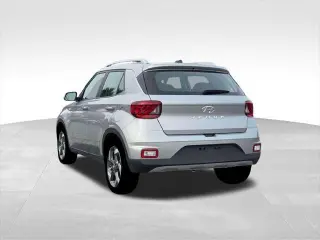 Hyundai VENUE 2026 SEL 4dr Crossover con Techo de Dos Tonos