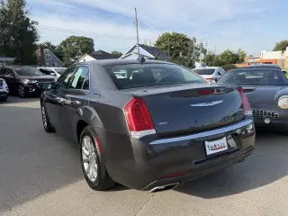 2018 Chrysler 300