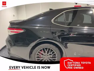 Toyota Camry 2020 SE Sedán de 4 puertas
