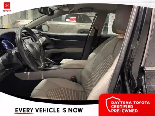 Toyota Camry 2020 SE Sedán de 4 puertas