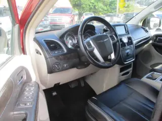 Chrysler Town and Country 2012
