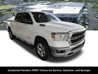 Ram 1500 2021 4x2 Big Horn Cabina de tripulación 4 puertas 5.6 ft. SB Camioneta