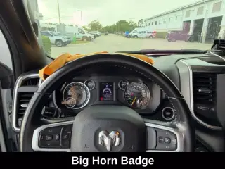Ram 1500 2021 4x2 Big Horn Cabina de tripulación 4 puertas 5.6 ft. SB Camioneta