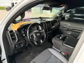 Ram 1500 2021 4x2 Big Horn Cabina de tripulación 4 puertas 5.6 ft. SB Camioneta
