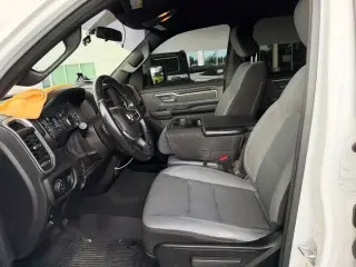 Ram 1500 2021 4x2 Big Horn Cabina de tripulación 4 puertas 5.6 ft. SB Camioneta