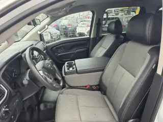 2017 Nissan Titan