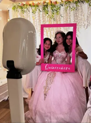 📸✨ STRIKE A POSE & MAKE MEMORIES! 🎉