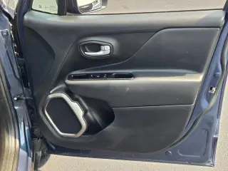 Jeep Renegade 2023 4x4 Latitude 4dr SUV