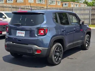 Jeep Renegade 2023 4x4 Latitude 4dr SUV