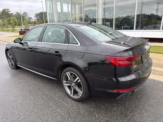Audi A4 2018 AWD 2.0T quattro Premium Plus 4dr Sedan 7A con selección de verano de Audi
