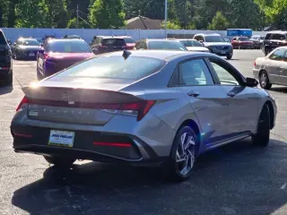 Hyundai ELANTRA 2025 SEL Sport 4dr Sedán