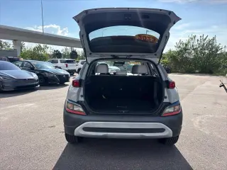 Hyundai KONA 2023 SEL crossover de 4 puertas
