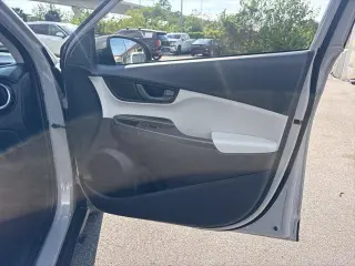 Hyundai KONA 2023 SEL crossover de 4 puertas