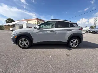 Hyundai KONA 2023 SEL crossover de 4 puertas