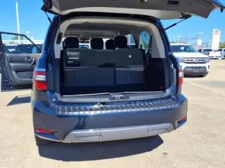 Nissan Armada 2023 4x2 SL SUV de 4 puertas