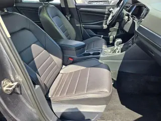 Volkswagen Jetta 2024 SE 4dr Sedán