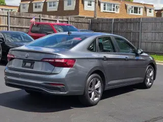 Volkswagen Jetta 2024 SE 4dr Sedán
