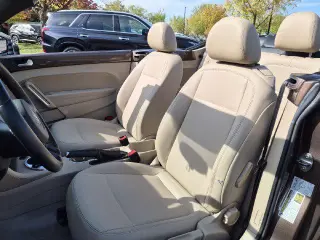 Volkswagen Beetle Convertible 2013 2.5L PZEV 2dr Convertible 6A