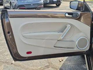Volkswagen Beetle Convertible 2013 2.5L PZEV 2dr Convertible 6A