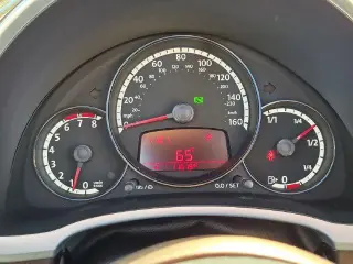 Volkswagen Beetle Convertible 2013 2.5L PZEV 2dr Convertible 6A