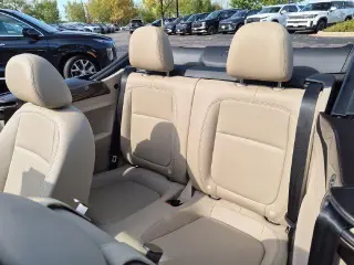 Volkswagen Beetle Convertible 2013 2.5L PZEV 2dr Convertible 6A