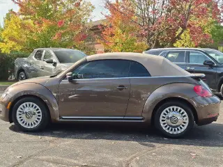 Volkswagen Beetle Convertible 2013 2.5L PZEV 2dr Convertible 6A