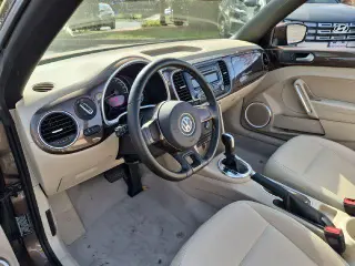 Volkswagen Beetle Convertible 2013 2.5L PZEV 2dr Convertible 6A