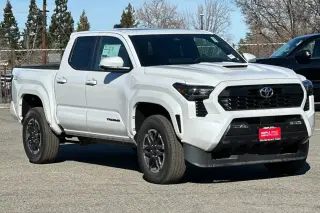 Toyota Tacoma 2024 4x4 TRD Sport 4dr Double Cab 5.0 ft SB 8A