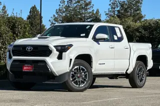Toyota Tacoma 2024 4x4 TRD Sport 4dr Double Cab 5.0 ft SB 8A