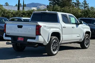 Toyota Tacoma 2024 4x4 TRD Sport 4dr Double Cab 5.0 ft SB 8A