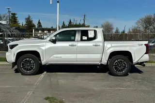 Toyota Tacoma 2024 4x4 TRD Sport 4dr Double Cab 5.0 ft SB 8A