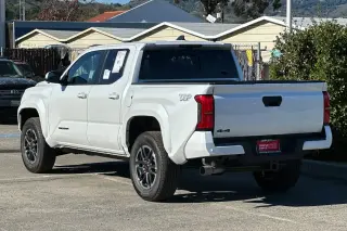 Toyota Tacoma 2024 4x4 TRD Sport 4dr Double Cab 5.0 ft SB 8A