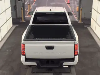 Toyota Tacoma 2025 4x2 SR5 4 puertas Doble Cabina 5.0 ft SB