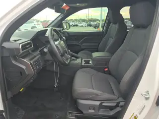 Toyota Tacoma 2025 4x2 SR5 4 puertas Doble Cabina 5.0 ft SB
