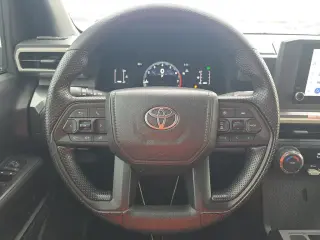 Toyota Tacoma 2025 4x2 SR5 4 puertas Doble Cabina 5.0 ft SB