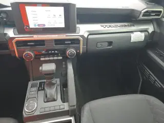Toyota Tacoma 2025 4x2 SR5 4 puertas Doble Cabina 5.0 ft SB