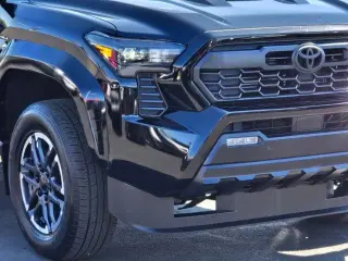 Toyota Tacoma 2024 4x4 SR5 4dr Double Cab 5.0 ft SB