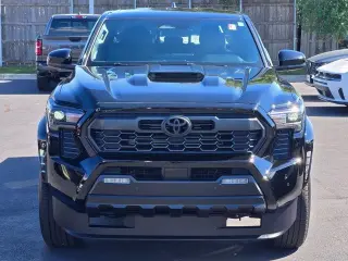 Toyota Tacoma 2024 4x4 SR5 4dr Double Cab 5.0 ft SB