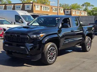 Toyota Tacoma 2024 4x4 SR5 4dr Double Cab 5.0 ft SB